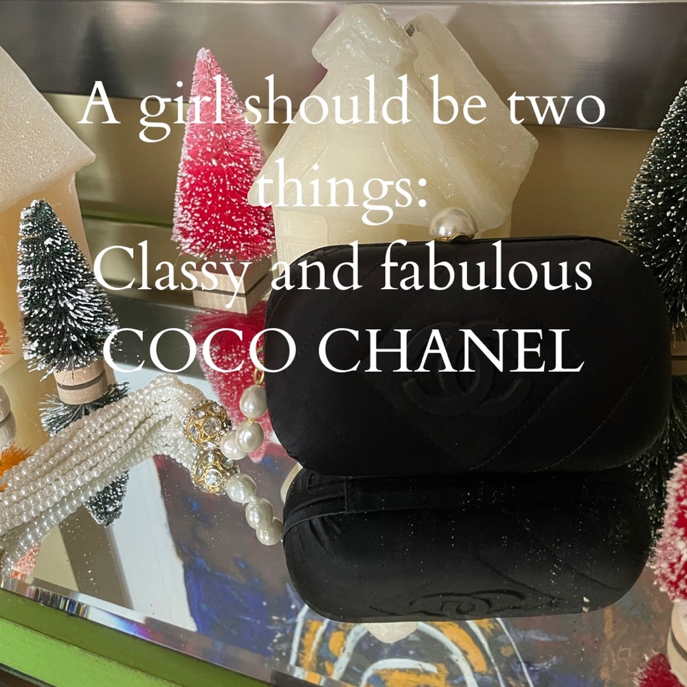 CHANEL authentic Vintage Evening Chanel clutch purse color black